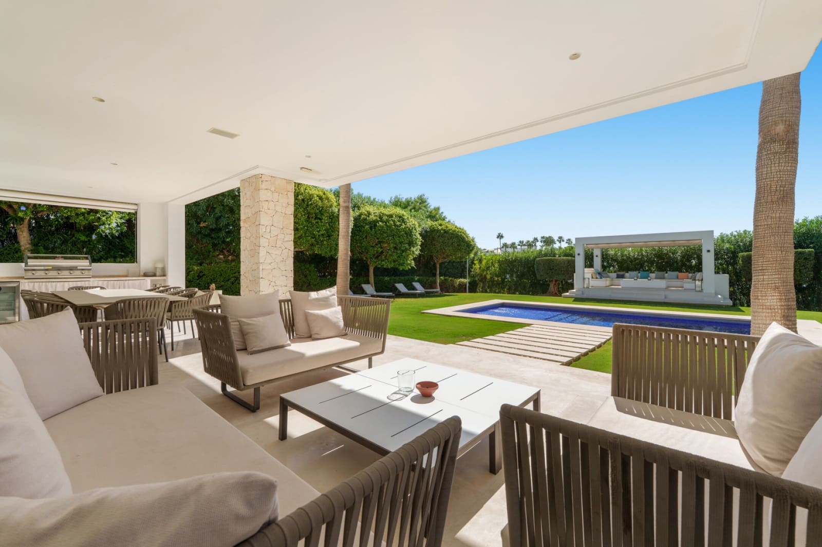 6 bedroom Villa for sale in Nueva Andalucia with pool garage - € 4,290,000 (Ref: 9814283)
