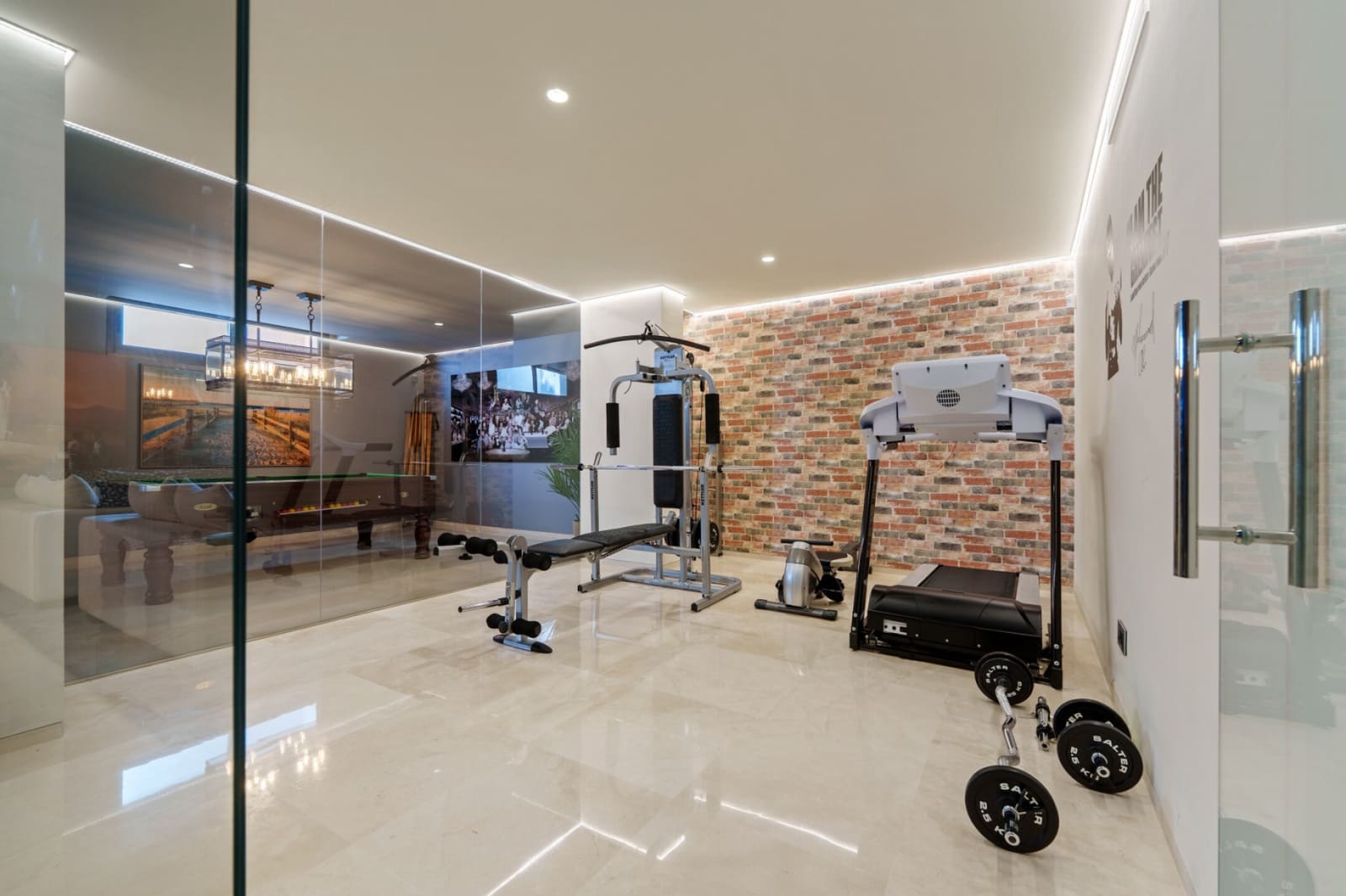 6 bedroom Villa for sale in Nueva Andalucia with pool garage - € 4,290,000 (Ref: 9814283)