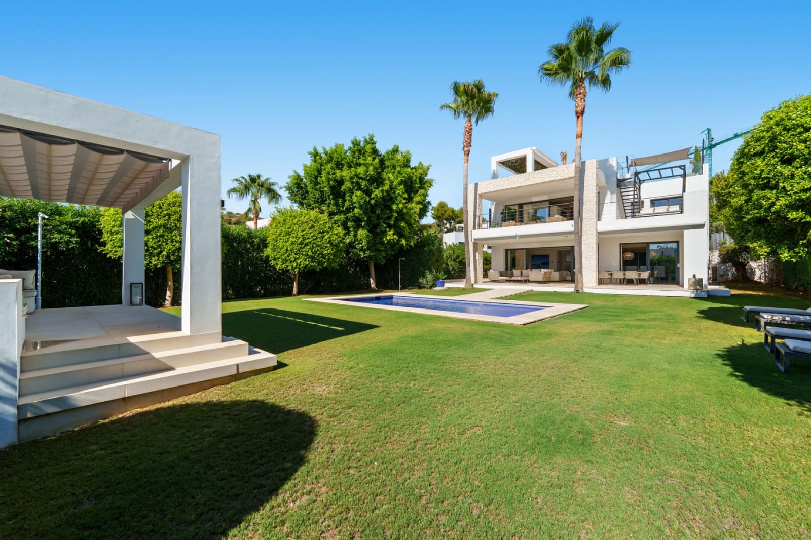 6 bedroom Villa for sale in Nueva Andalucia with pool garage - € 4,290,000 (Ref: 9814283)