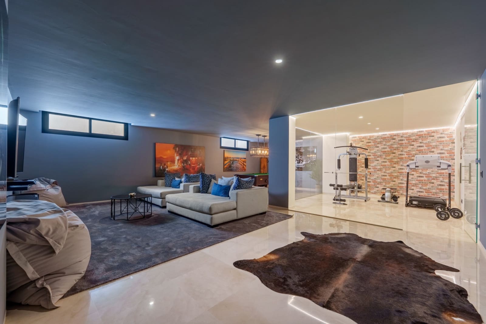 6 bedroom Villa for sale in Nueva Andalucia with pool garage - € 4,290,000 (Ref: 9814283)