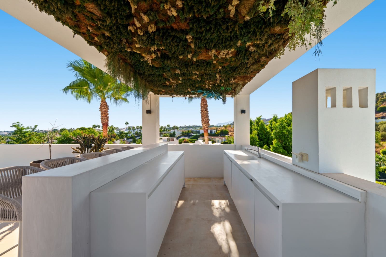 6 bedroom Villa for sale in Nueva Andalucia with pool garage - € 4,290,000 (Ref: 9814283)