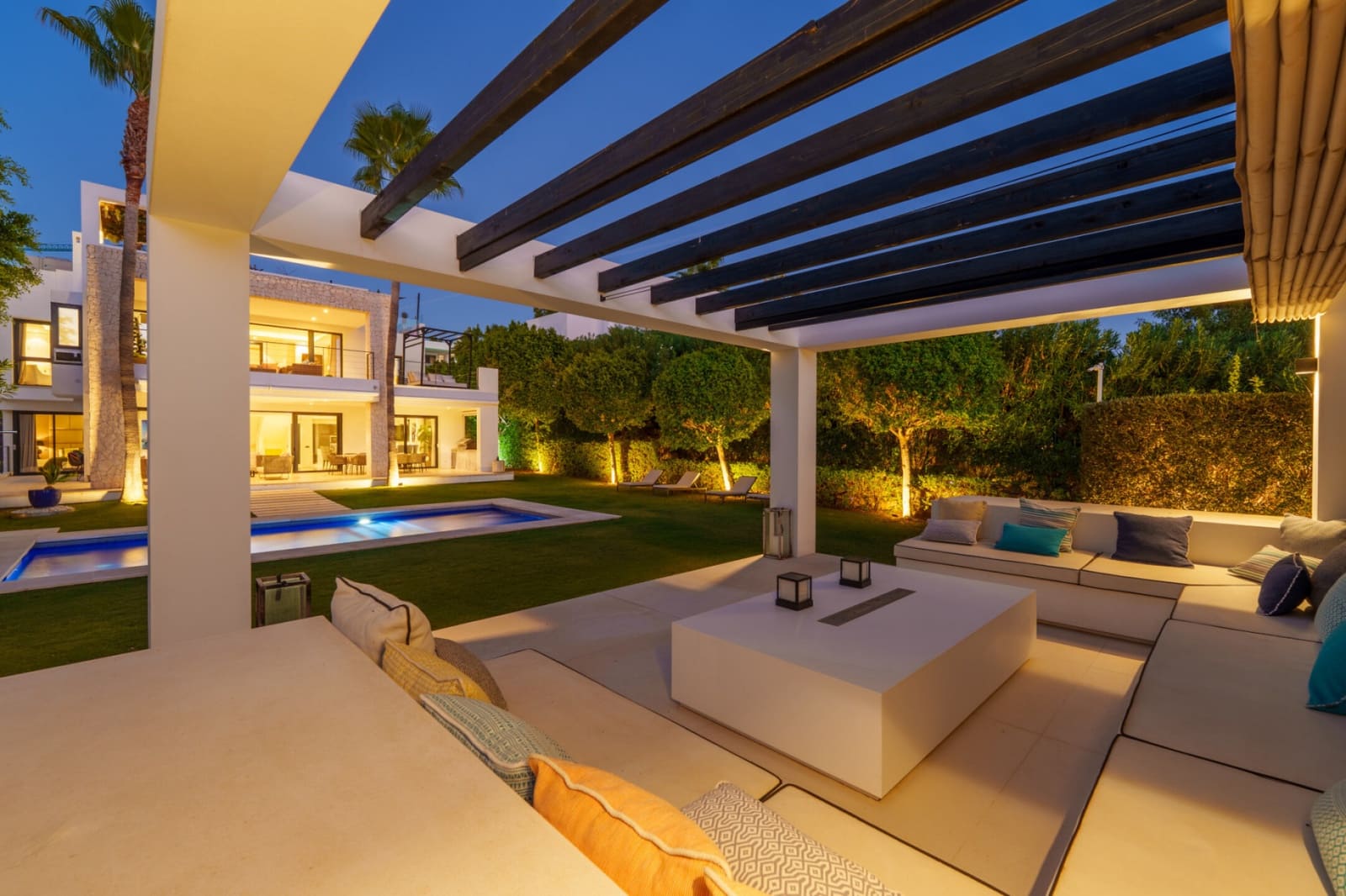 6 bedroom Villa for sale in Nueva Andalucia with pool garage - € 4,290,000 (Ref: 9814283)
