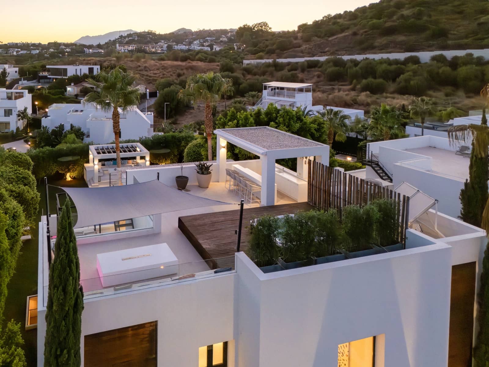 6 bedroom Villa for sale in Nueva Andalucia with pool garage - € 4,290,000 (Ref: 9814283)