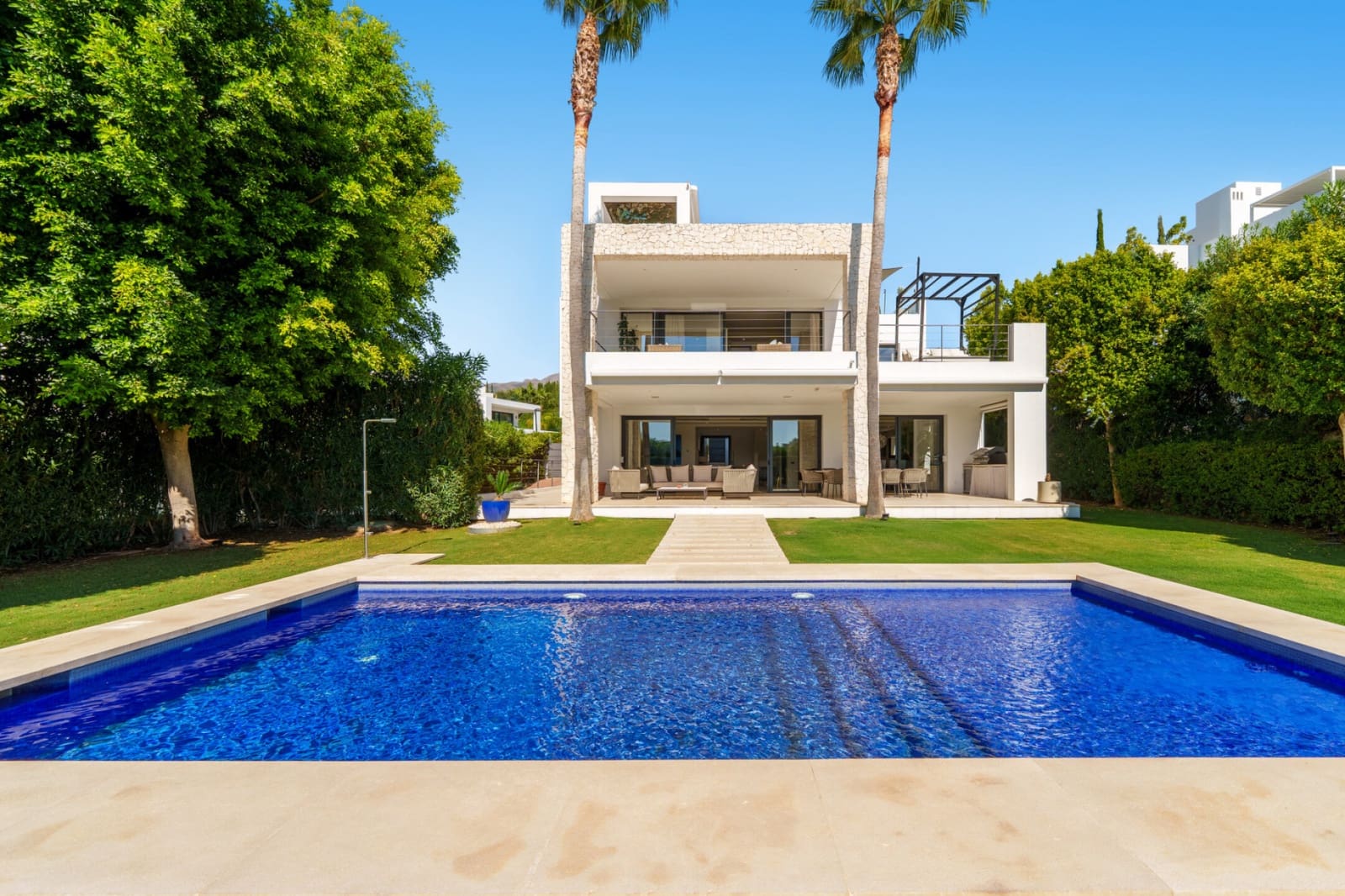 6 bedroom Villa for sale in Nueva Andalucia with pool garage - € 4,290,000 (Ref: 9814283)