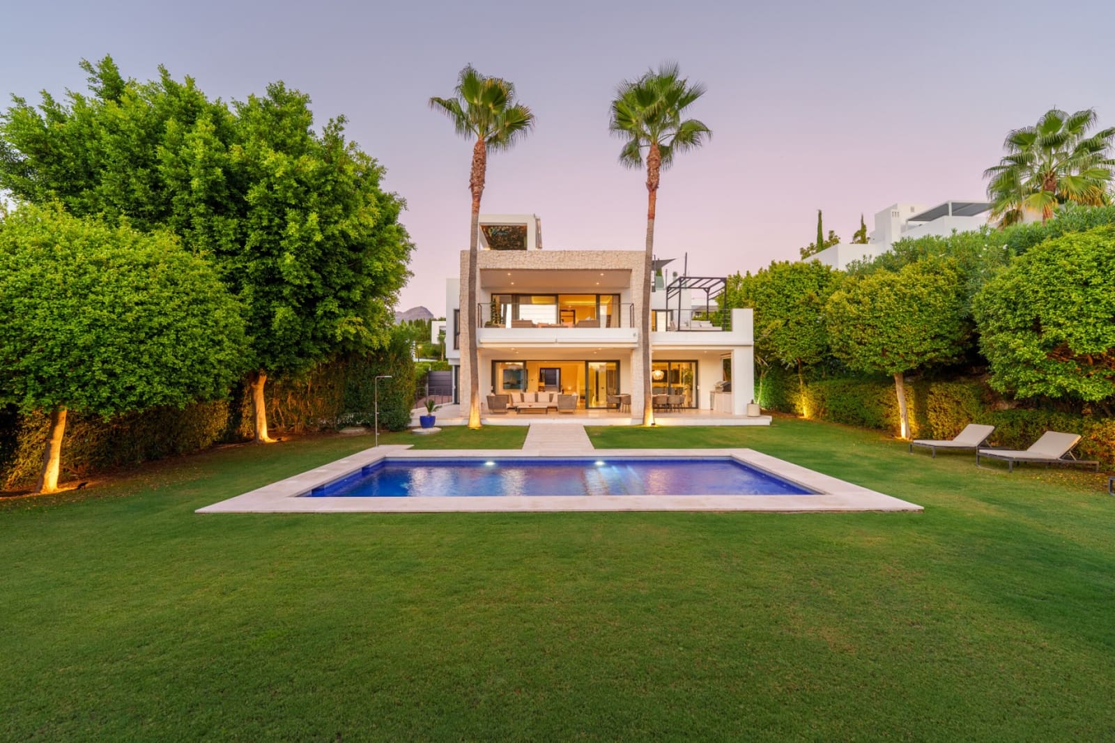 6 bedroom Villa for sale in Nueva Andalucia with pool garage - € 4,290,000 (Ref: 9814283)