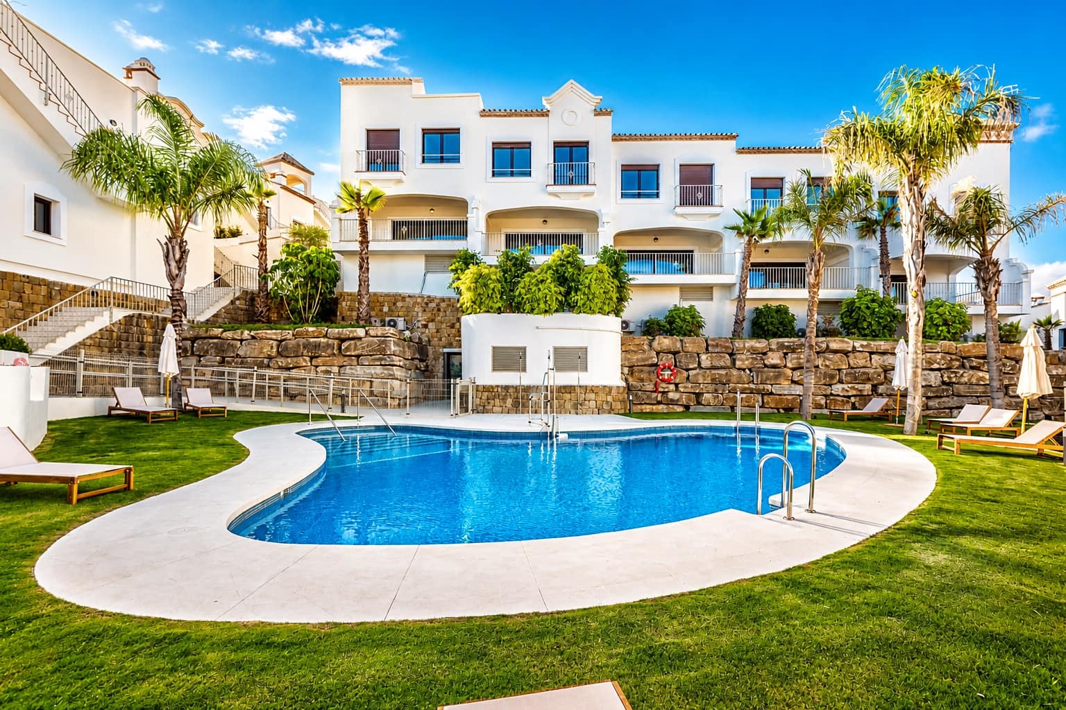 Casa de 3 habitaciones en Estepona en venta con piscina garaje - 470.000 € (Ref: 9814284)
