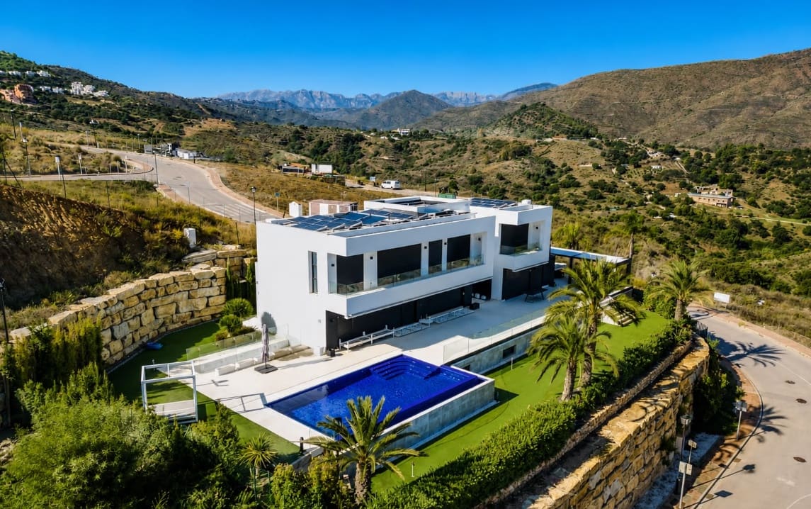 5 bedroom Villa for sale in La Cala de Mijas with pool garage - € 3,990,000 (Ref: 9814285)