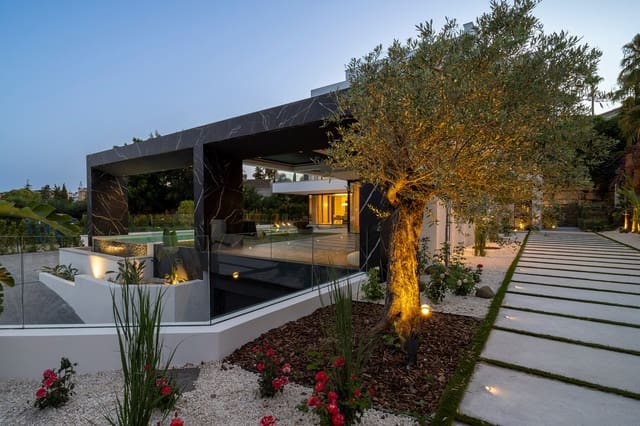 Chalet de 6 habitaciones en Marbella en venta con piscina garaje - 6.800.000 € (Ref: 9814286)