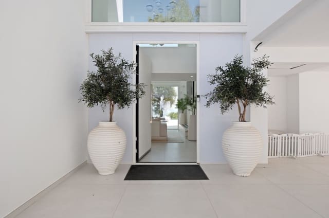 4 soveværelse Villa til salg i Marbella med swimmingpool garage - € 3.650.000 (Ref: 9824681)