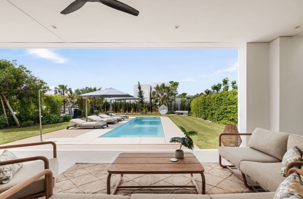 5 bedroom Villa for sale in Mijas Costa with pool garage - € 1,995,000 (Ref: 9824683)
