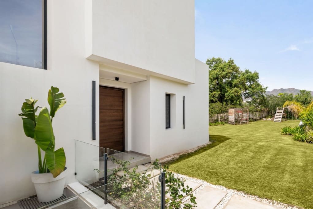 5 bedroom Villa for sale in Mijas Costa with pool garage - € 1,995,000 (Ref: 9824683)