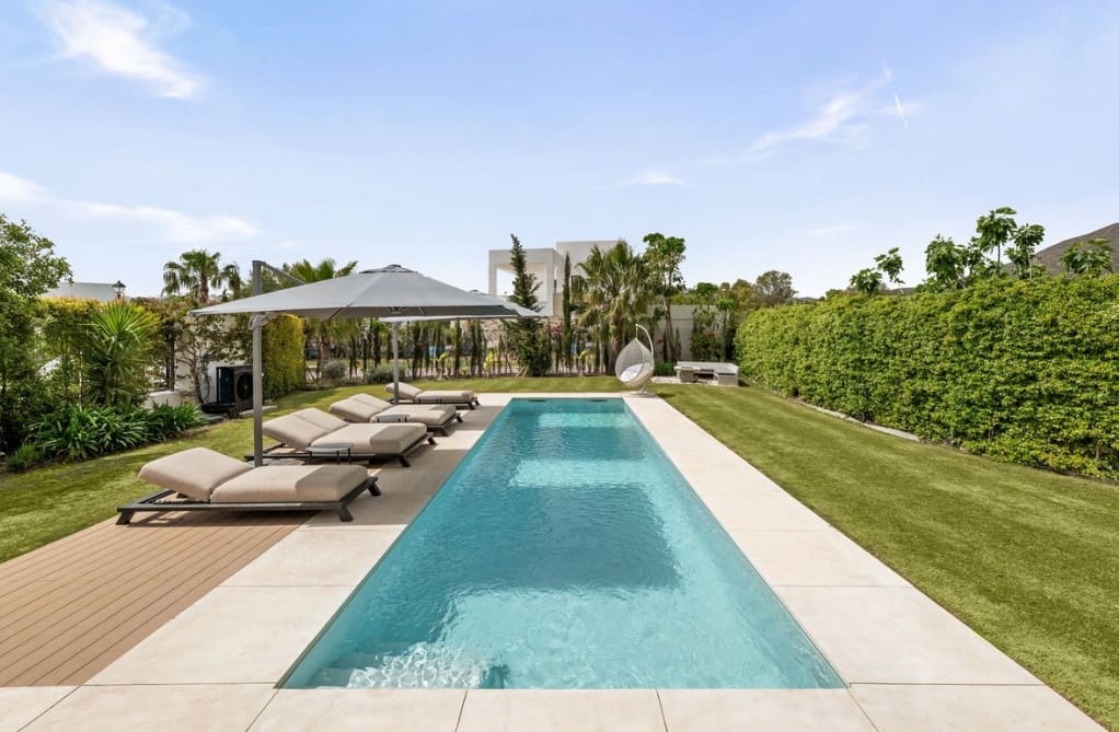 5 bedroom Villa for sale in Mijas Costa with pool garage - € 1,995,000 (Ref: 9824683)