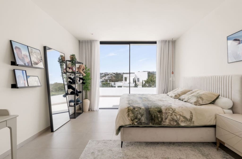 5 bedroom Villa for sale in Mijas Costa with pool garage - € 1,995,000 (Ref: 9824683)