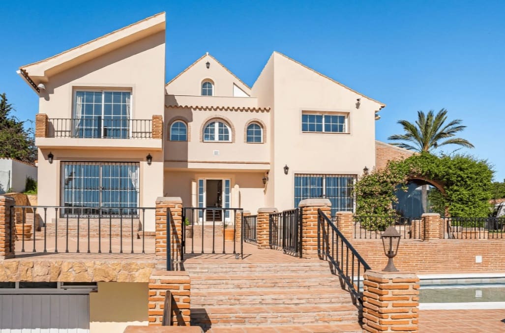 4 quarto Moradia para venda em Estepona com piscina garagem - 1 500 000 € (Ref: 9824684)