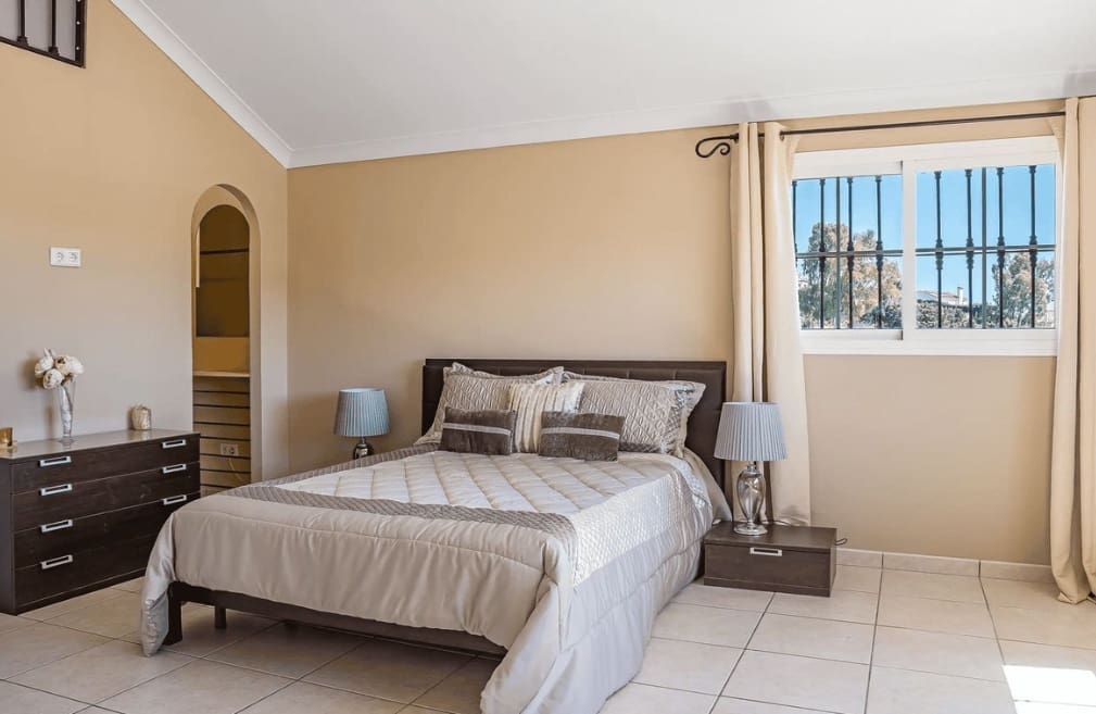 4 quarto Moradia para venda em Estepona com piscina garagem - 1 500 000 € (Ref: 9824684)