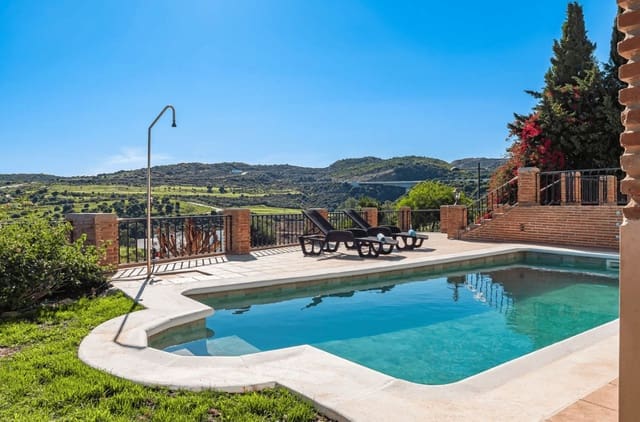 4 quarto Moradia para venda em Estepona com piscina garagem - 1 500 000 € (Ref: 9824684)
