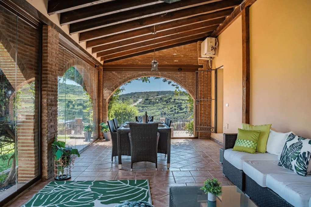 4 quarto Moradia para venda em Estepona com piscina garagem - 1 500 000 € (Ref: 9824684)