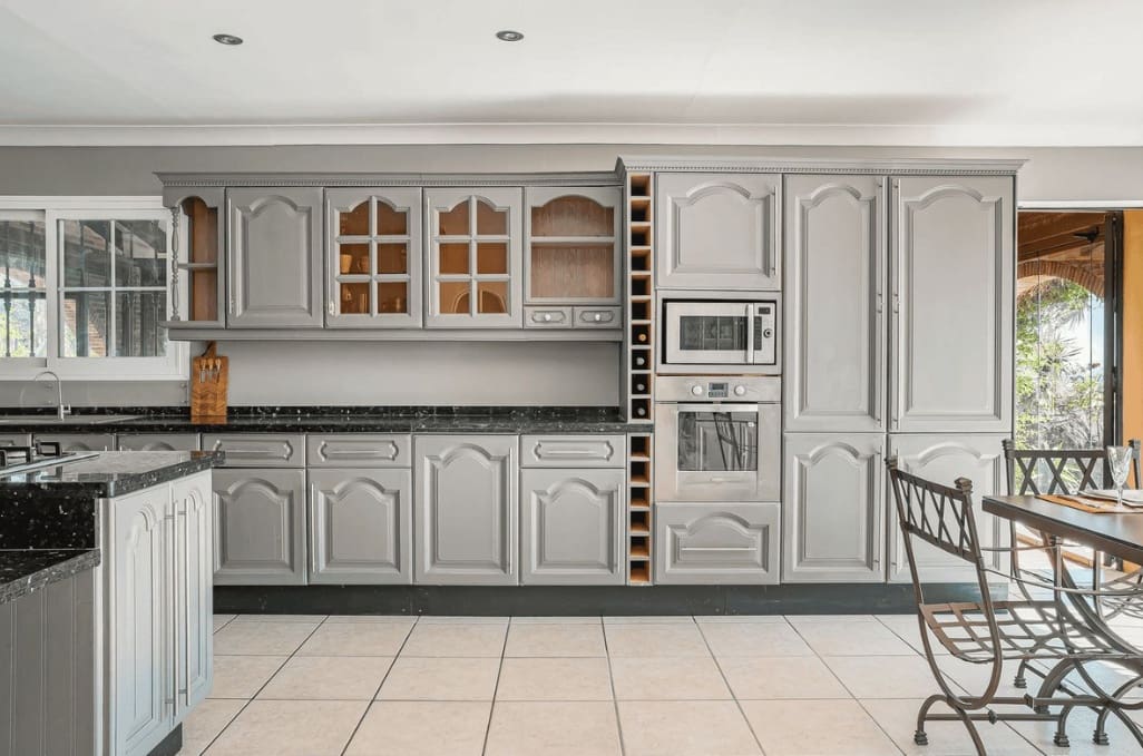 4 quarto Moradia para venda em Estepona com piscina garagem - 1 500 000 € (Ref: 9824684)
