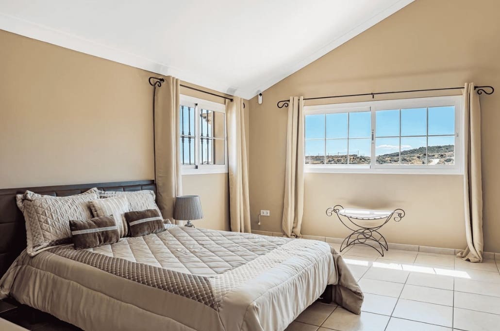 4 quarto Moradia para venda em Estepona com piscina garagem - 1 500 000 € (Ref: 9824684)
