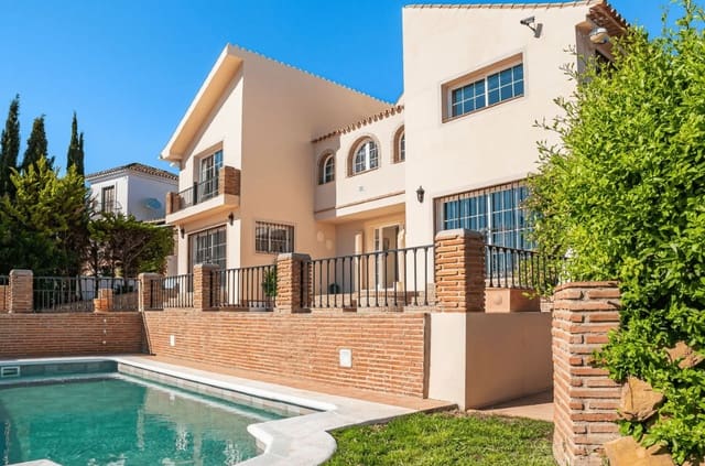 4 quarto Moradia para venda em Estepona com piscina garagem - 1 500 000 € (Ref: 9824684)