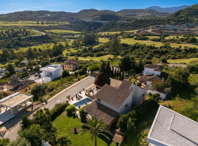 4 quarto Moradia para venda em Estepona com piscina garagem - 1 500 000 € (Ref: 9824684)