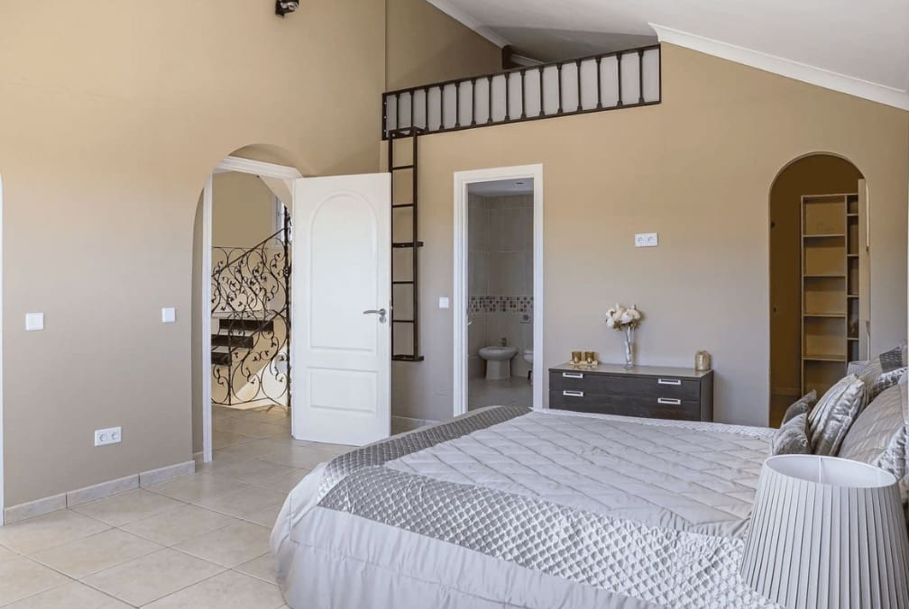 4 quarto Moradia para venda em Estepona com piscina garagem - 1 500 000 € (Ref: 9824684)