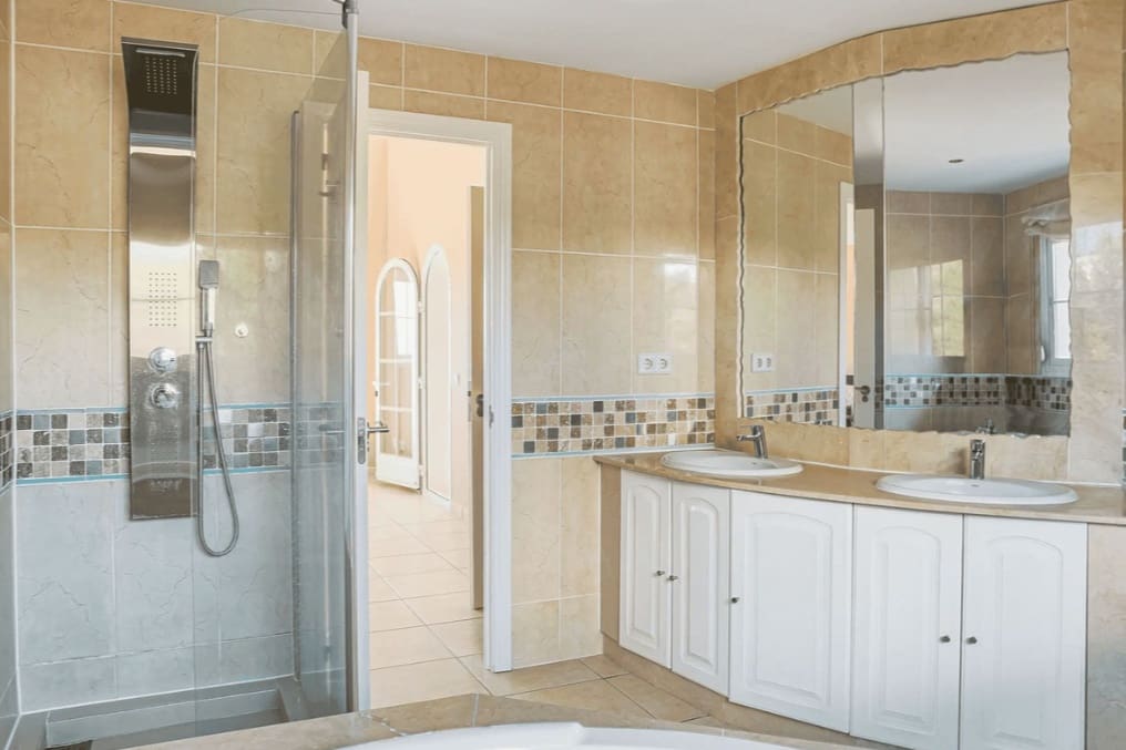 4 quarto Moradia para venda em Estepona com piscina garagem - 1 500 000 € (Ref: 9824684)
