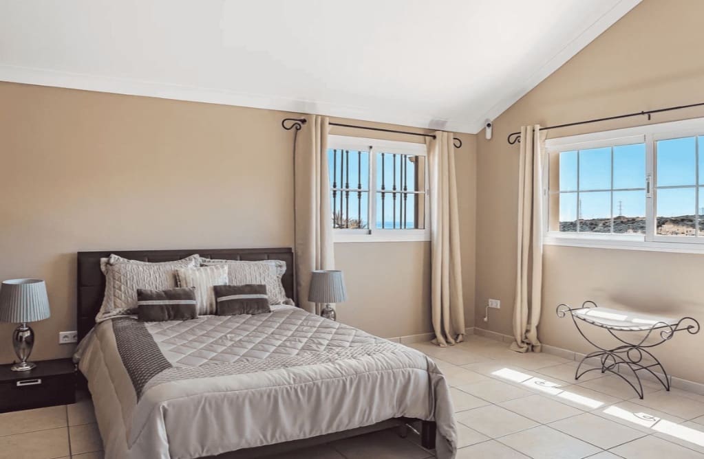 4 quarto Moradia para venda em Estepona com piscina garagem - 1 500 000 € (Ref: 9824684)