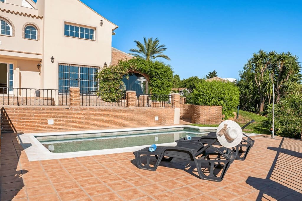 4 quarto Moradia para venda em Estepona com piscina garagem - 1 500 000 € (Ref: 9824684)