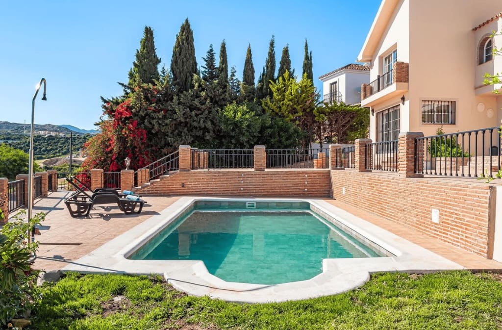 4 quarto Moradia para venda em Estepona com piscina garagem - 1 500 000 € (Ref: 9824684)