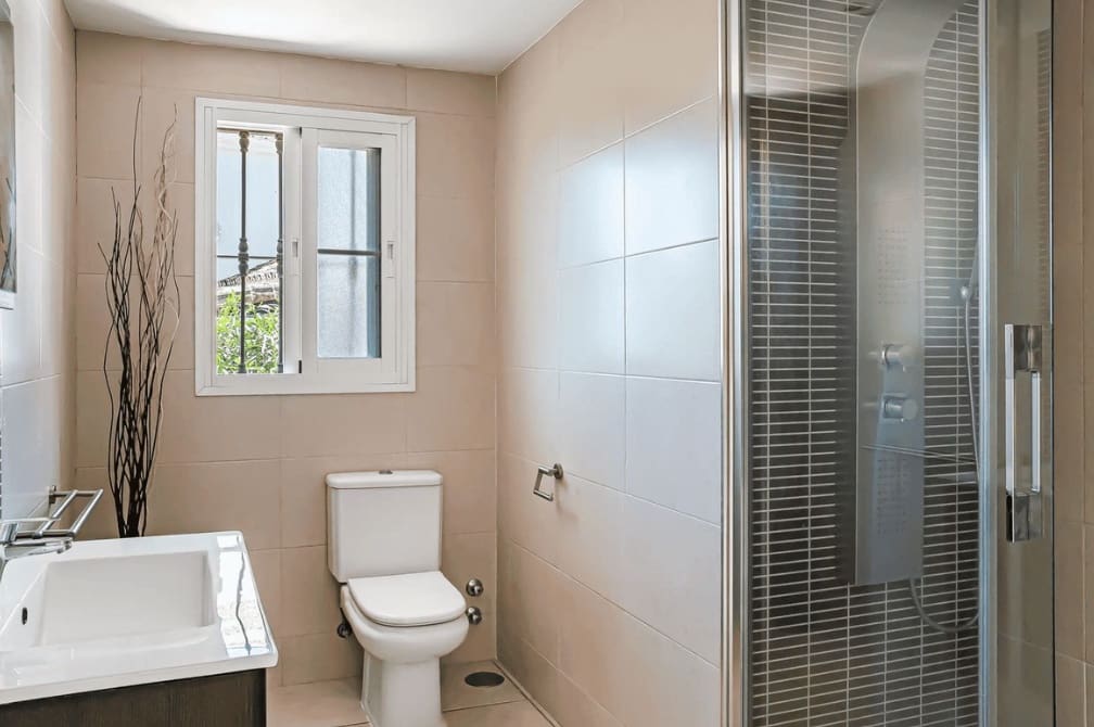 4 quarto Moradia para venda em Estepona com piscina garagem - 1 500 000 € (Ref: 9824684)