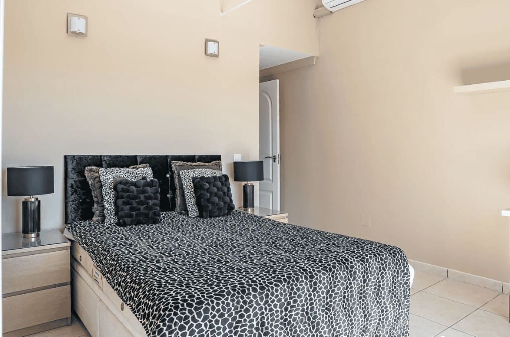 4 quarto Moradia para venda em Estepona com piscina garagem - 1 500 000 € (Ref: 9824684)
