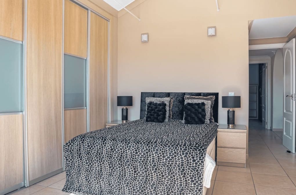 4 quarto Moradia para venda em Estepona com piscina garagem - 1 500 000 € (Ref: 9824684)