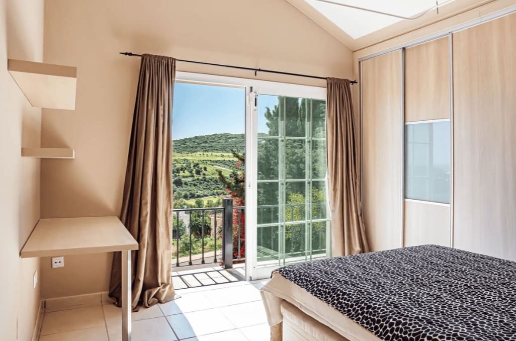 4 quarto Moradia para venda em Estepona com piscina garagem - 1 500 000 € (Ref: 9824684)