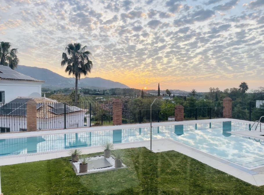 5 bedroom Villa for sale in Mijas Costa with pool garage - € 1,890,000 (Ref: 9824685)