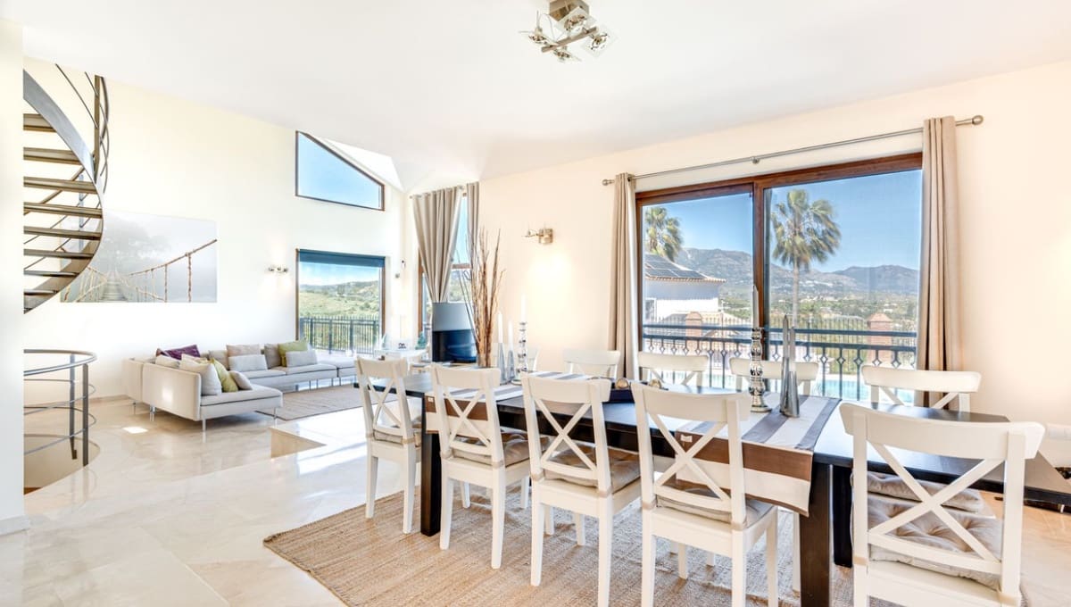 5 bedroom Villa for sale in Mijas Costa with pool garage - € 1,890,000 (Ref: 9824685)