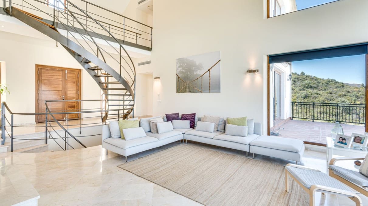 5 bedroom Villa for sale in Mijas Costa with pool garage - € 1,890,000 (Ref: 9824685)
