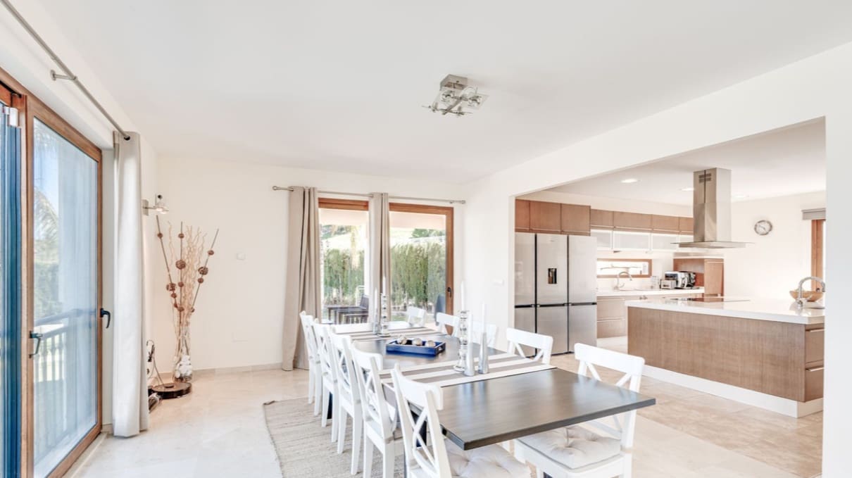 5 bedroom Villa for sale in Mijas Costa with pool garage - € 1,890,000 (Ref: 9824685)