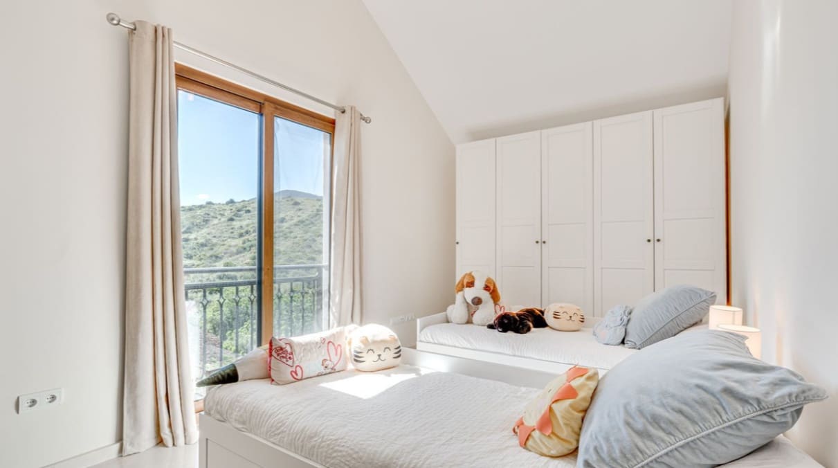 5 bedroom Villa for sale in Mijas Costa with pool garage - € 1,890,000 (Ref: 9824685)