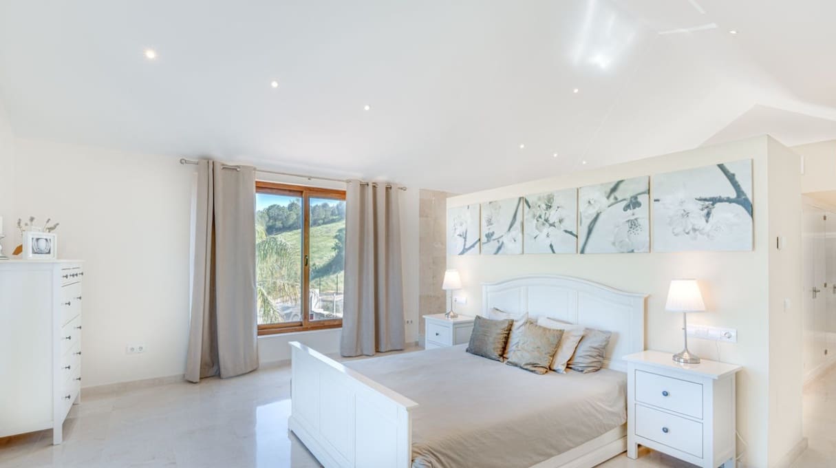 5 bedroom Villa for sale in Mijas Costa with pool garage - € 1,890,000 (Ref: 9824685)