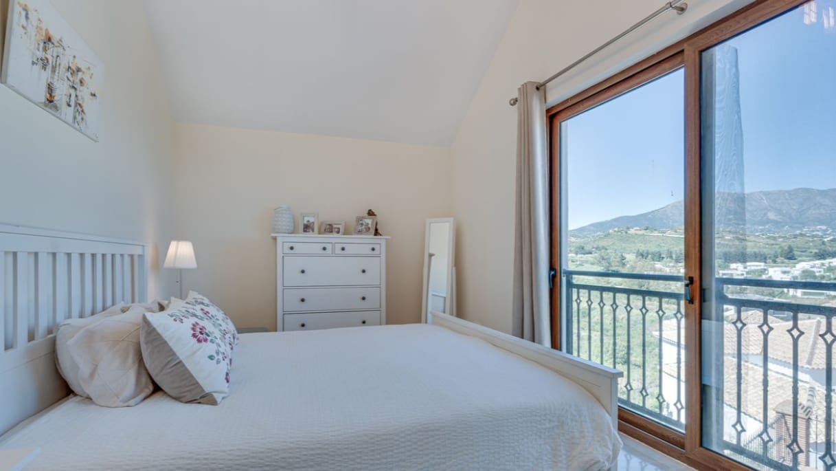 5 bedroom Villa for sale in Mijas Costa with pool garage - € 1,890,000 (Ref: 9824685)