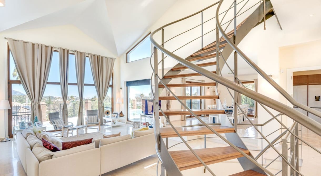 5 bedroom Villa for sale in Mijas Costa with pool garage - € 1,890,000 (Ref: 9824685)