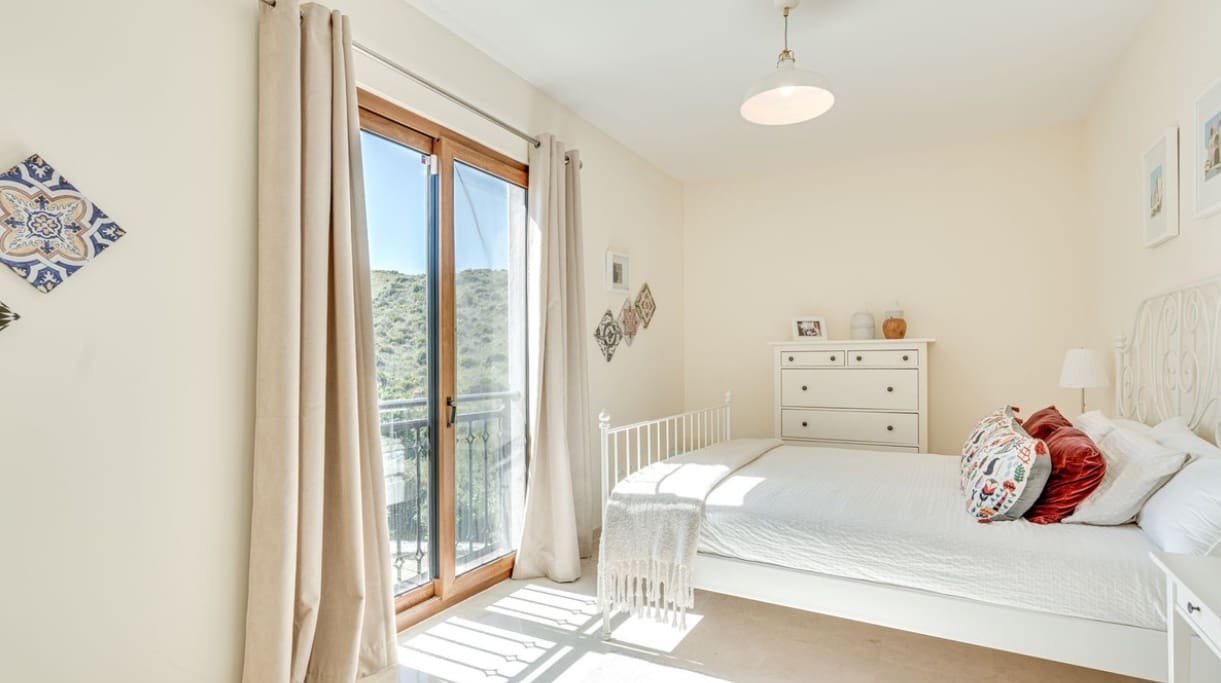 5 bedroom Villa for sale in Mijas Costa with pool garage - € 1,890,000 (Ref: 9824685)
