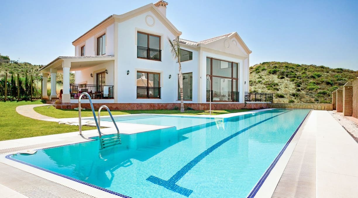5 bedroom Villa for sale in Mijas Costa with pool garage - € 1,890,000 (Ref: 9824685)