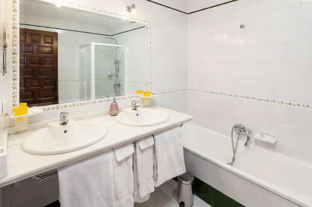 13 soverom Villa til salgs i Almogia med svømmebasseng garasje - € 2 200 000 (Ref: 9824688)