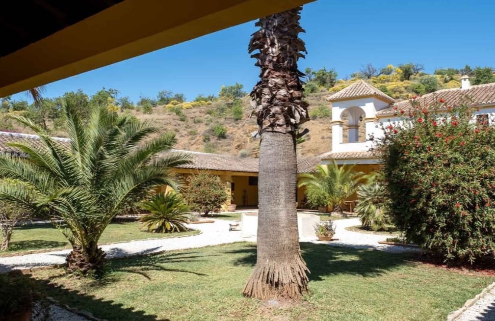 13 soverom Villa til salgs i Almogia med svømmebasseng garasje - € 2 200 000 (Ref: 9824688)