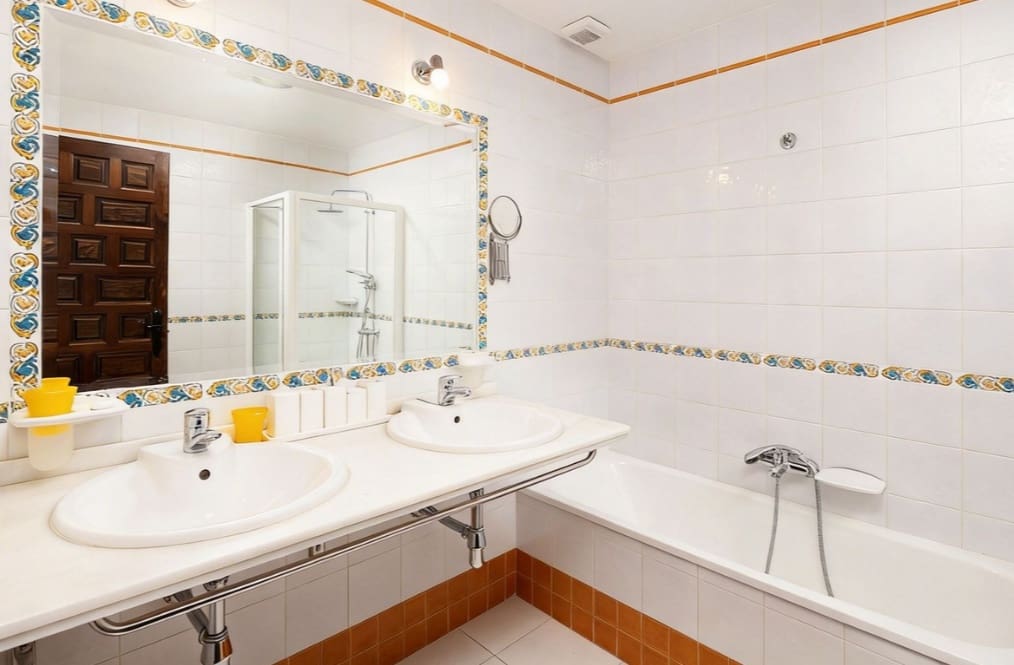13 soverom Villa til salgs i Almogia med svømmebasseng garasje - € 2 200 000 (Ref: 9824688)