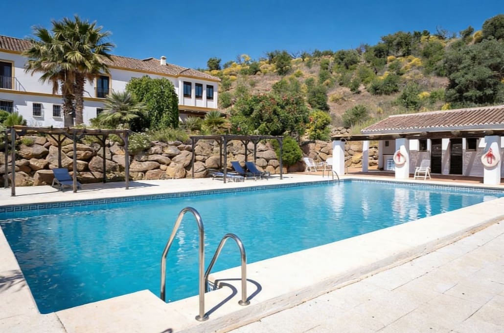 13 soverom Villa til salgs i Almogia med svømmebasseng garasje - € 2 200 000 (Ref: 9824688)