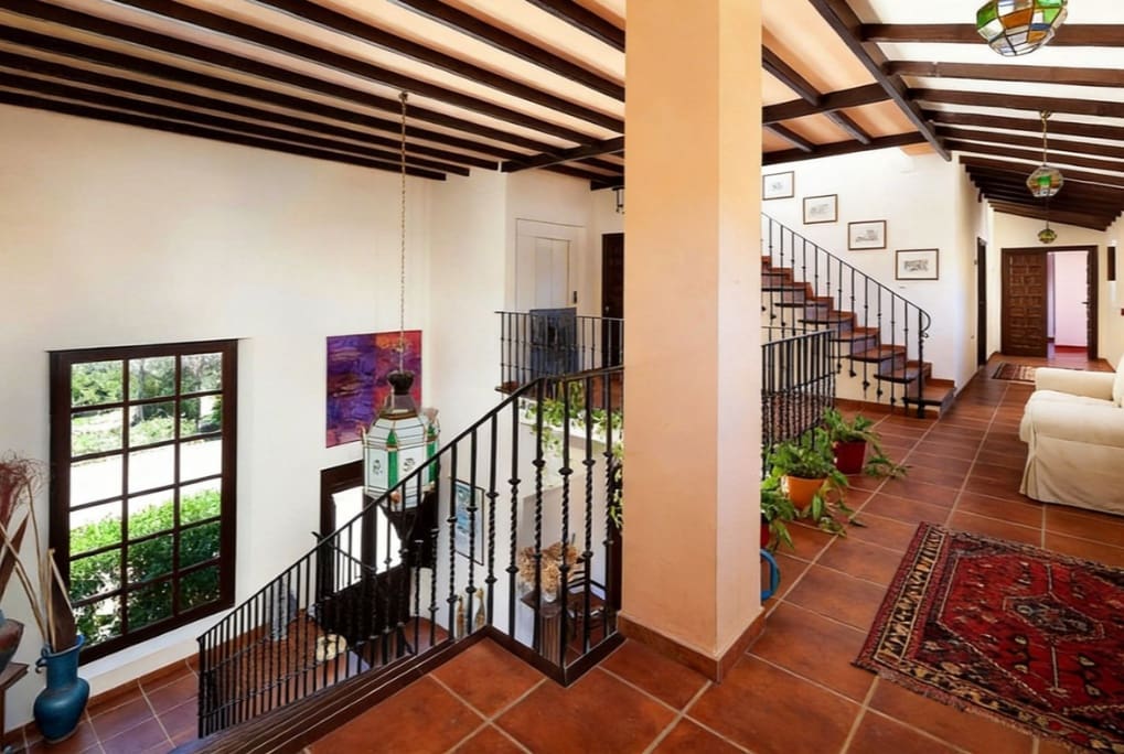13 soverom Villa til salgs i Almogia med svømmebasseng garasje - € 2 200 000 (Ref: 9824688)