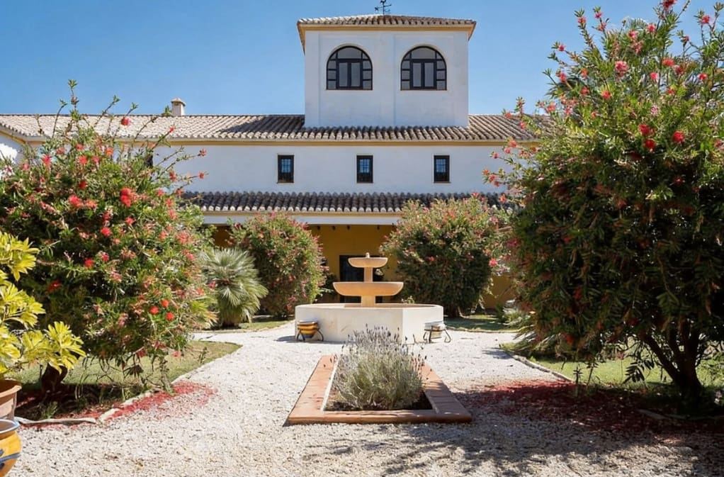 13 soverom Villa til salgs i Almogia med svømmebasseng garasje - € 2 200 000 (Ref: 9824688)